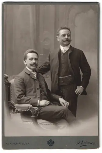 Fotografie C. Pietzner, Wien, Mariahilferstrasse 3, Zwei Herren in eleganter Kleidung
