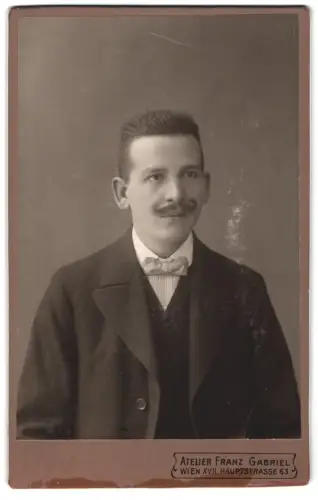 Fotografie Franz Gabriel, Wien, Hauptstrasse 63, Porträt eines eleganten Herrn