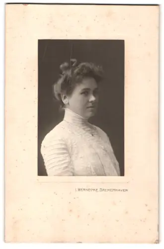 Fotografie L. Wernecke, Bremerhaven, Porträt einer jungen Frau