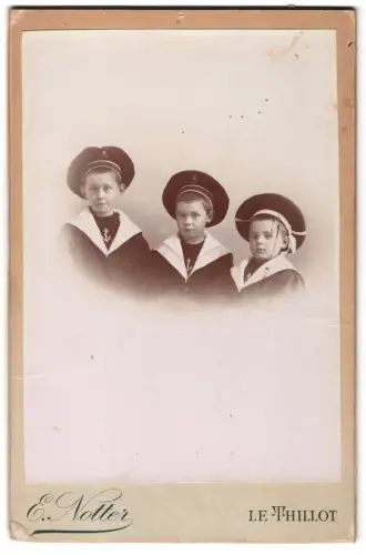 Fotografie Eugène Notter, Le Thillot, Drei Jungen in Matrosenanzügen