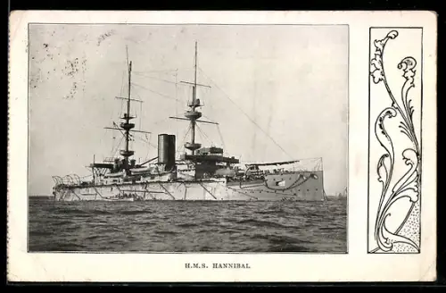 AK Britisches Schlachtschiff H.M.S. Hannibal vor Anker liegend, Kriegsschiff