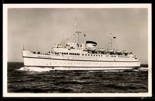 AK Bundesbahn-Hochsee-Fährschiff Deutschland in Fahrt