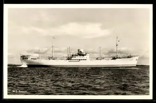 AK Schwedisches Frachtschiff M.S. Bataan der A/B Svenska Ostasiatiska Kompaniet in Seitenansicht