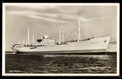 AK Schwedisches Frachtschiff M.S. Bataan der A/B Svenska Ostasiatiska Kompaniet in Fahrt