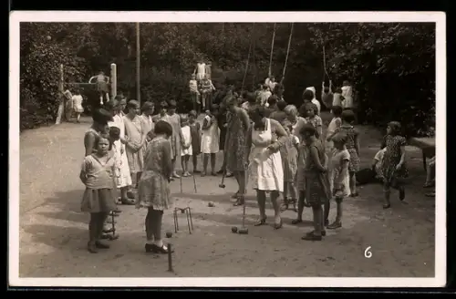 AK Niedernhausen, Erholungskur im Kinderheim der Stadt Wiesbaden, Kinder spielen Cricket