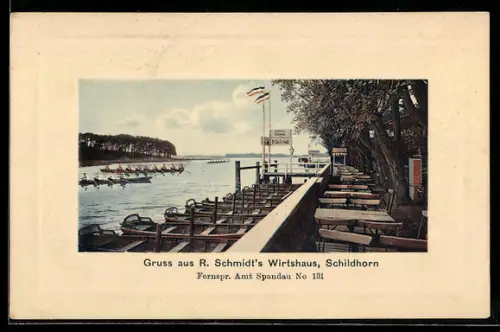 AK Schildhorn /Spandau, R. Schmidt`s Gasthaus, Terrasse am Wasser, Ruderboote