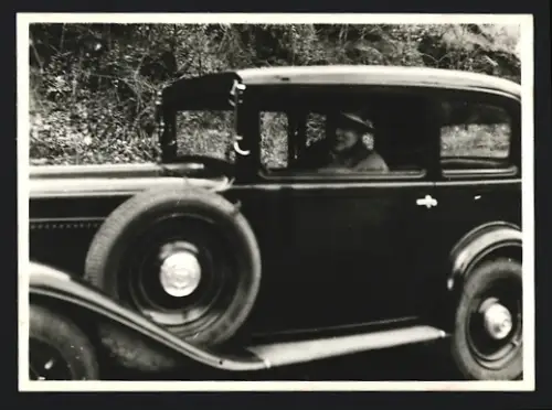 7 Fotografien Auto Fiat 506, Damen während einer Ausfahrt mit dem Kfz