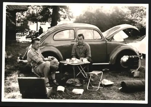 3 Fotografien Auto Volkswagen VW Käfer beim Camping & auf der Autobahn nach München 1958