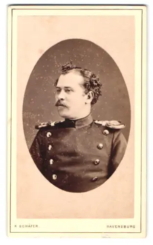 Fotografie K. Schäfer, Ravensburg, Burgstrasse 134, Offizier im Überrock