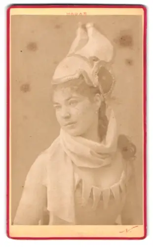 Fotografie Nadar, Paris, Schauspielerin Zelina Bied im Kostüm