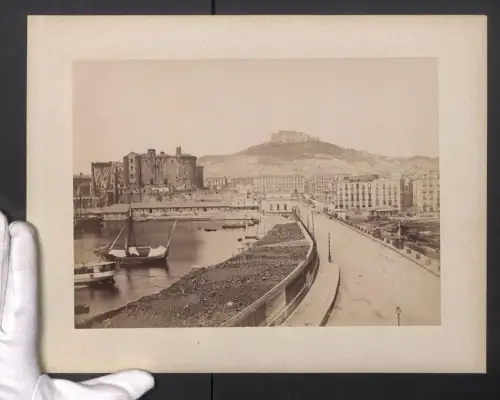 Fotografie unbekannter Fotograf, Ansicht Neapel, Strassenpartie am Hafen, Grossformat 28 x 35cm