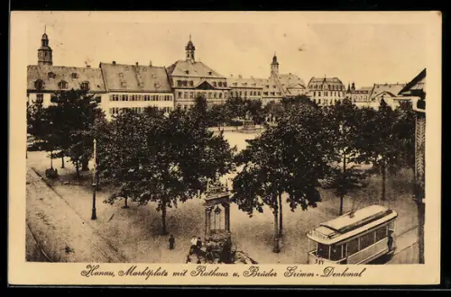 AK Hanau, Marktplatz mit Rathaus und Brüder Grimm-Denkmal, Strassenbahn zum Westbahnhof