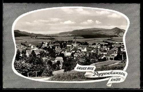 AK Poppenhausen /Rhön, Ortsansicht mit Kirche und umliegender Landschaft