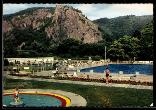 AK Bad Münster am Stein-Ebernburg, Thermalschwimmbad mit dem Rheingrafenstein