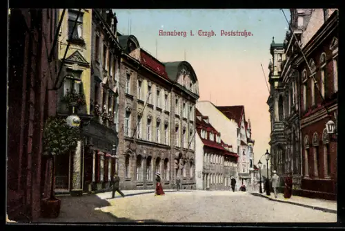 AK Annaberg i. Erzgb., Poststrasse mit Passanten