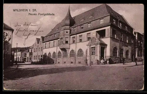 AK Waldheim i. Sa., Neues Postgebäude mit Strassenpartie