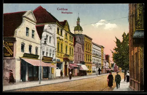 AK Cottbus, Strassenpartie am Marktplatz mit Geschäften