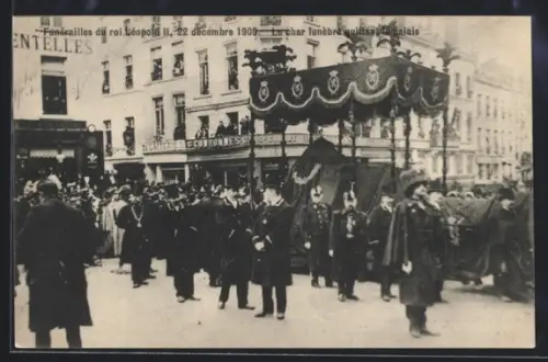 AK Bruxelles, Funérailles du roi Léopold II, 22 décembre 1909, Le char funèbre traversant le palais