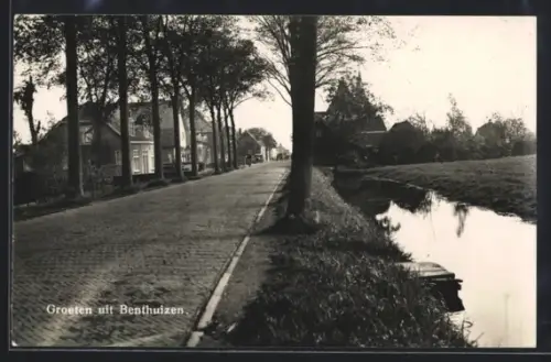 AK Benthuizen, Strasse am Kanal mit Häusern