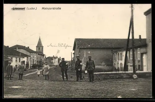 AK Liocourt /Lothr., Mainzerstrasse mit Soldaten
