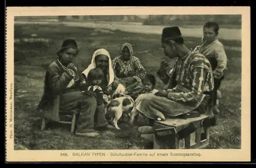 AK Schuhputzer-Familie auf einem Sonntagsausflug, Balkan