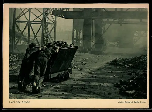 AK Lied der Arbeit, Zwei Industriearbeiter schieben eine Kohlenlore, Photo-Porst