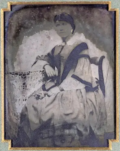 Fotografie Ambrotypie Krefeld 1860, Portrait Frau Adelheid Fassbender, geborene Kisters, Schmuck ist gold gehöht