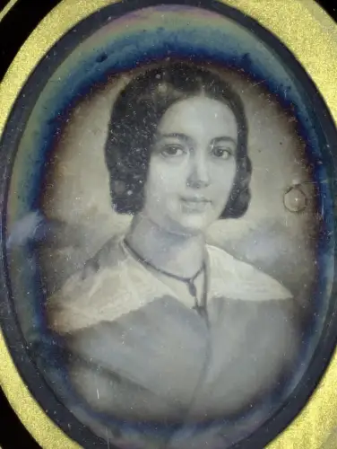 Fotografie Daguerreotypie auf 1/4 Platte, hübsche junge Frau Emilie Girloff im Passepartout hinter Glas, gerahmt, 1851