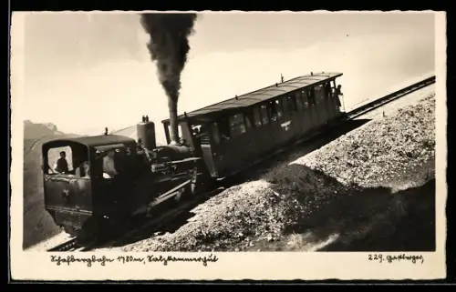 AK Bergbahn im Salzkammergut fährt bergauf