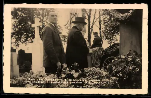 AK President Osvoboditel T. G. Masaryk u hrobu sve choti pri posledni havsteve 1937
