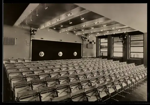 AK Dessau, Das Bauhaus, Aula