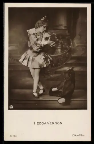 AK Schauspielerin Hedda Vernon als Ballerina im karierten Kostüm