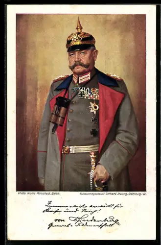 AK Paul von Hindenburg mit Orden, Fernglas und Pickelhaube