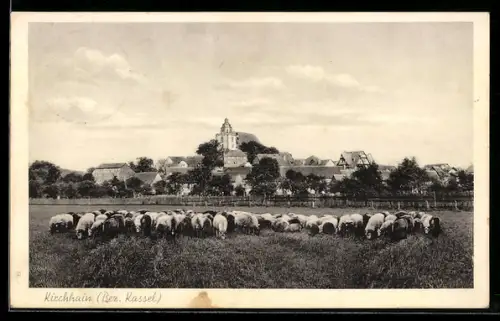 AK Kirchhain /Bez. Kassel, Ortspartie mit Schafherde, Im Hintergrund Kirche
