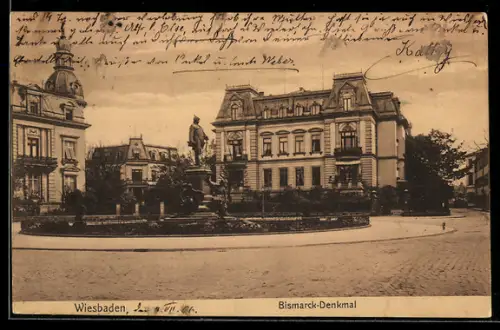 AK Wiesbaden, Bismarck-Denkmal mit Strassenpartie