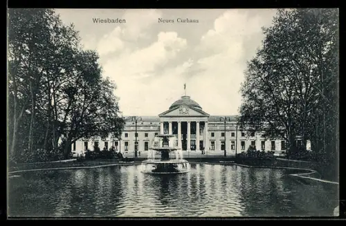 AK Wiesbaden, Neues Kurhaus mit Brunnen