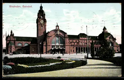 AK Wiesbaden, Bahnhof mit Strassenpartie
