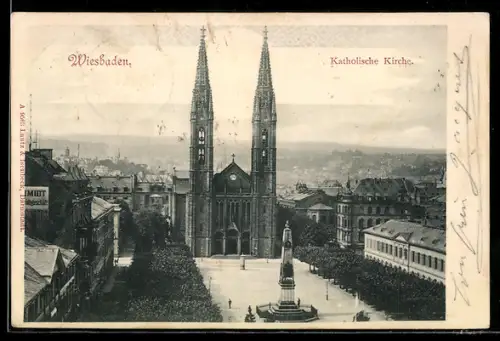 AK Wiesbaden, Katholische Kirche, Platz mit Denkmal