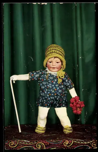 AK Käthe Kruse-Puppe mit Blumen in der Hand und einem Gehstock