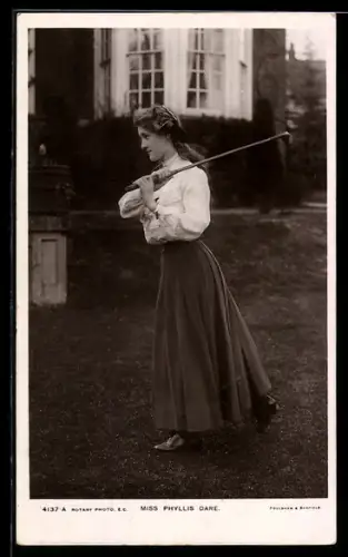AK Schauspielerin Phyllis Dare mit Golfschläger