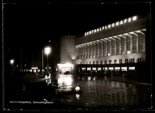 AK Berlin-Tempelhof, Hauptgebäude vom Zentralflughafen bei Nacht