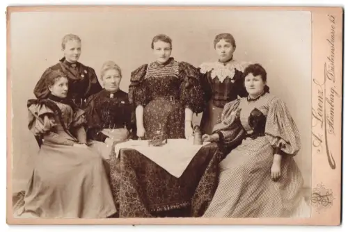 Fotografie A. Lorenz, Hamburg, Düsternstrasse 15, Damenporträtgruppe