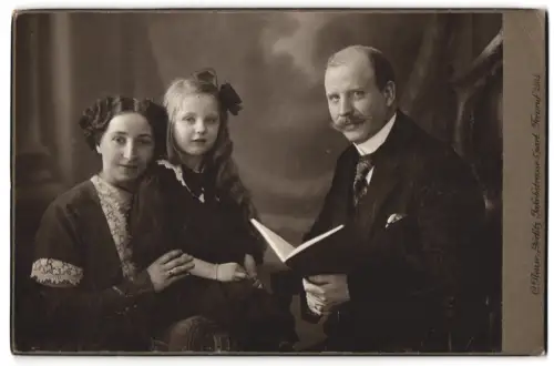 Fotografie C. Neuse, Görlitz, Jakobstrasse 5, Familienporträt