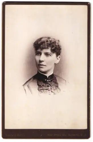 Fotografie Ludwig Schill, Newark, Broad St 839, Porträt einer Frau