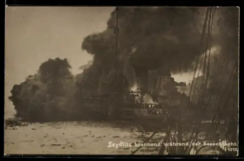 Foto-AK Grosser Kreuzer Seydlitz brennt während der Seeschlacht, Kriegsschiff