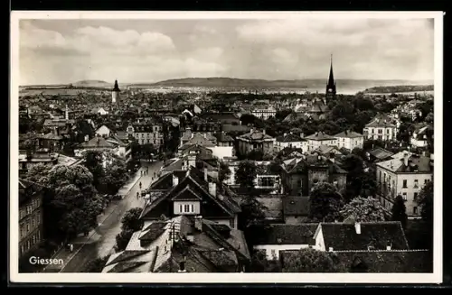 AK Giessen, Stadtansicht mit Kirchen und umliegender Landschaft