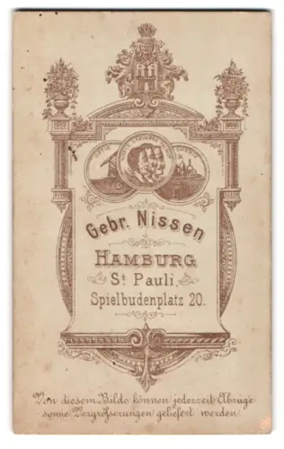 Fotografie Gebr. Nissen, Hamburg, Spielbudenplatz 20, Niepce, Daguerre, Talbot, Chemie und Optik, Ornament-Rahmen