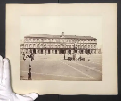 Fotografie unbekannter Fotograf, Ansicht Napoli, Palazzo Reale, Grossformat 29 x 36cm
