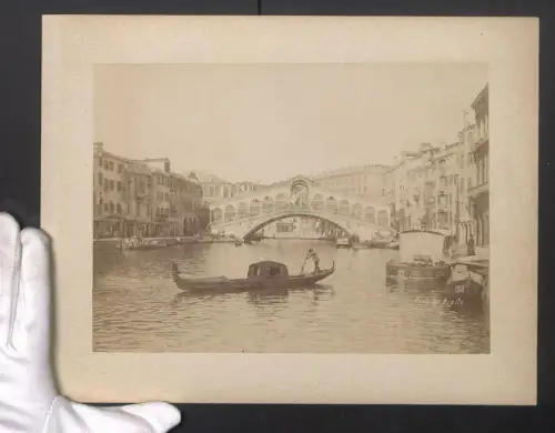 Fotografie unbekannter Fotograf, Ansicht Venedig, Ponte di Rialto, M. Jesurum & Co. Lace Factory, Grossformat 29 x 36cm
