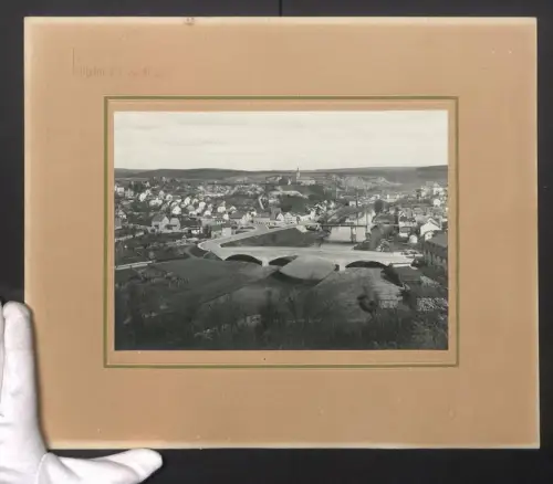 Fotografie Karl Bender, Diez /Lahn, Wilhelmstr. 52, Ansicht Diez /Lahn, Flusspartie mit Brücken und Blick zur Kirche
